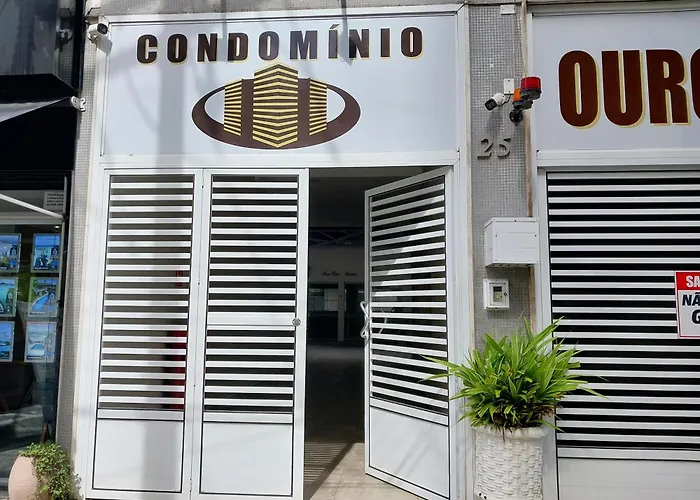 Ótima Kitnet pé na areia na praia de Pitangueiras c/ vista para o mar. Guarujá