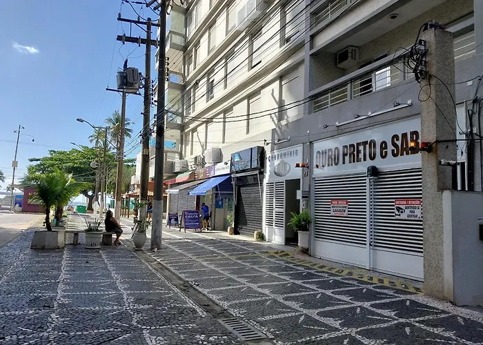 Ótima Kitnet pé na areia na praia de Pitangueiras c/ vista para o mar. Guarujá